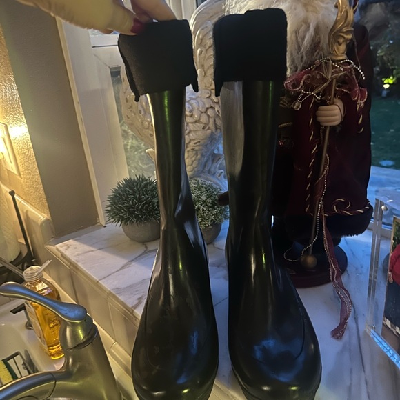 Sperry by topsider Rain boots withh a wedge - Picture 3 of 3